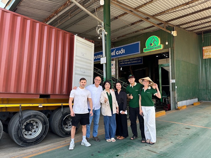 C&ocirc;ng nh&acirc;n thu mua của C&ocirc;ng ty TNHH Kinh doanh N&ocirc;ng sản Phước Sơn