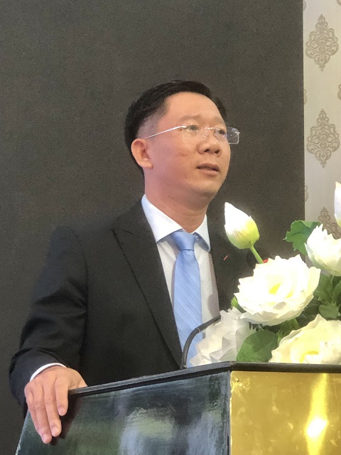 &Ocirc;ng Nguyễn Văn Lăng tr&igrave;nh b&agrave;y tham luận. Ảnh: VH