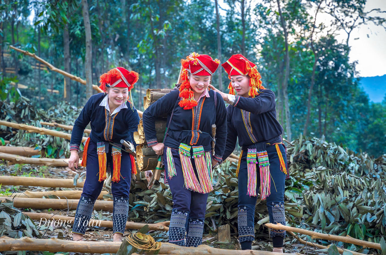 C&aacute;c ch&iacute;nh s&aacute;ch d&acirc;n tộc tr&ecirc;n địa b&agrave;n tỉnh L&agrave;o Cai được triển khai đồng bộ, hiệu quả, g&oacute;p phần cải thiện đời sống vật chất, tinh thần của đồng b&agrave;o d&acirc;n tộc thiểu số, giữ vững ổn định ch&iacute;nh trị - x&atilde; hội v&agrave; củng cố khối đại đo&agrave;n kết to&agrave;n d&acirc;n tộc