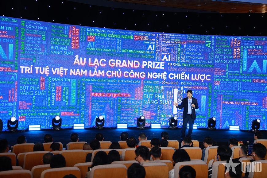 Ông Trương Gia Bình, Chủ tịch Liên minh AI Âu Lạc chia sẻ tại sự kiện. Ông Trương Gia Bình, Chủ tịch Liên minh AI Âu Lạc chia sẻ tại sự kiện.