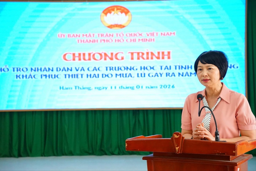 Đồng ch&iacute; Phạm Thị Ph&uacute;c, Ph&oacute; B&iacute; thư Tỉnh ủy, Chủ tịch Ủy ban MTTQ Việt Nam tỉnh ph&aacute;t biểu đ&aacute;p từ