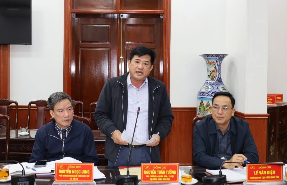 Đại diện đo&agrave;n gi&aacute;m s&aacute;t ph&aacute;t biểu tại buổi gi&aacute;m s&aacute;t.