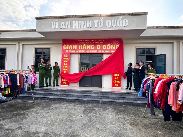 Công an xã Sơn Lâm lan tỏa yêu thương qua mô hình “Gian hàng 0 đồng”