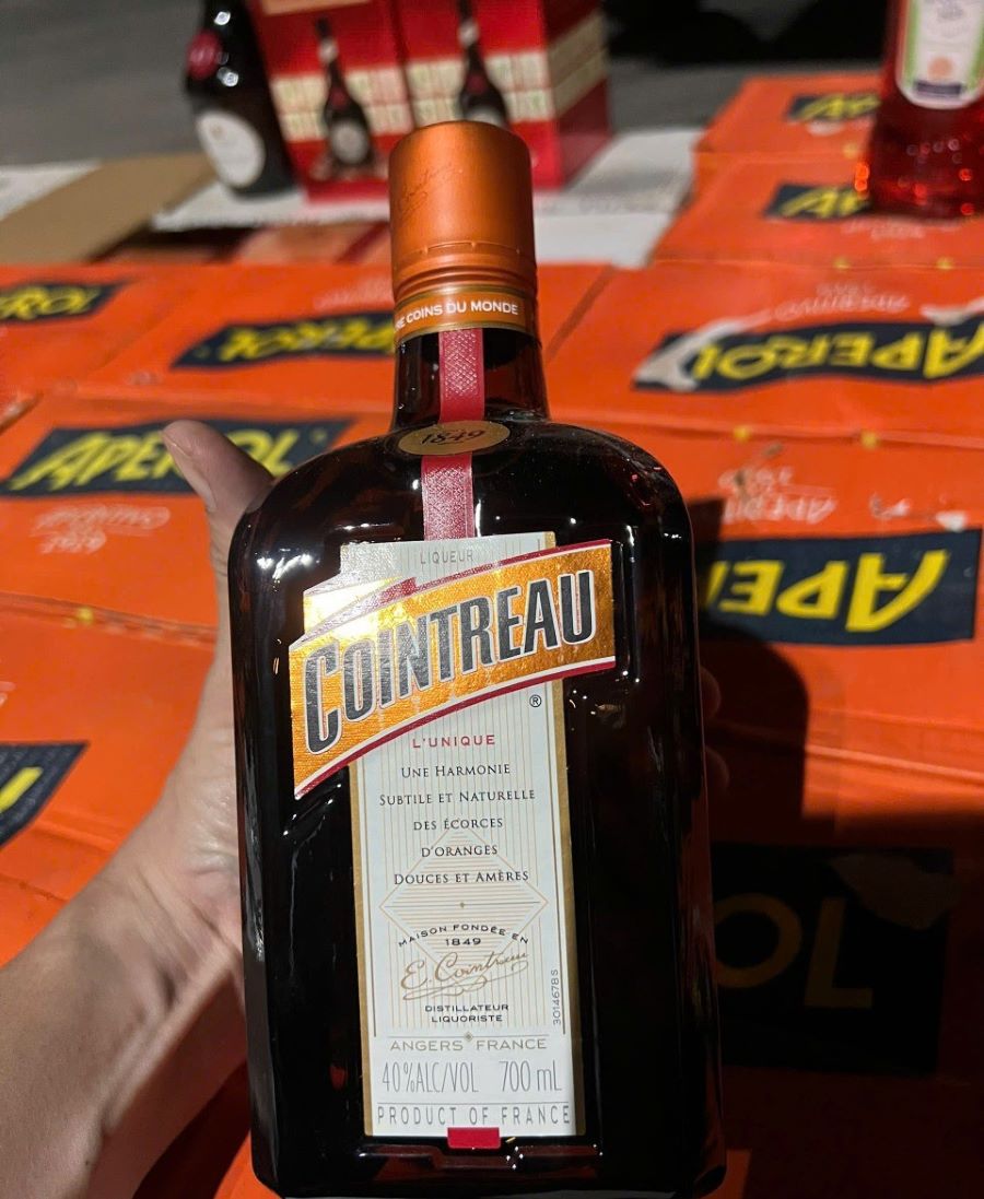 C&ocirc;ng an tỉnh Quảng Trị ph&aacute;t hiện, bắt giữ 120 chai rượu kh&ocirc;ng r&otilde; nguồn gốc xuất xứ