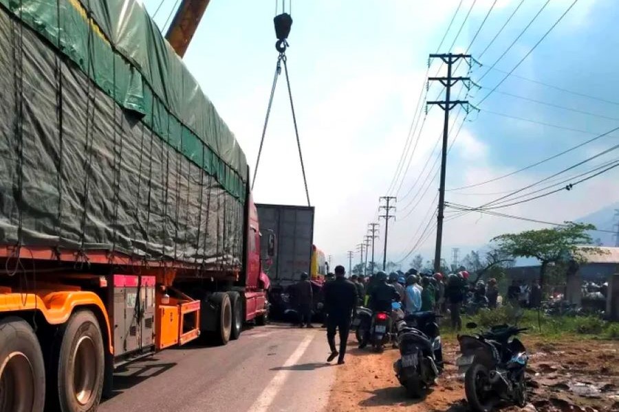 Vụ tai nạn khiến tuyến đường bị &ugrave;n tắc trong thời gian d&agrave;i