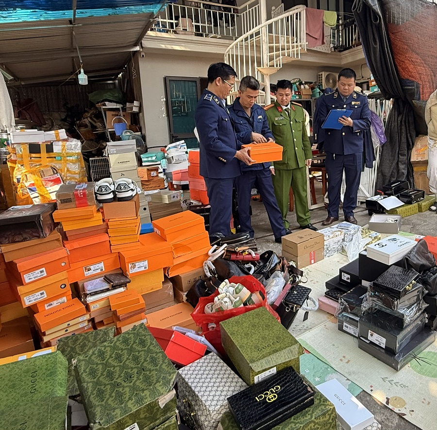 Tuyên Quang: Tạm giữ gần 300 sản phẩm giả mạo nhãn hiệu