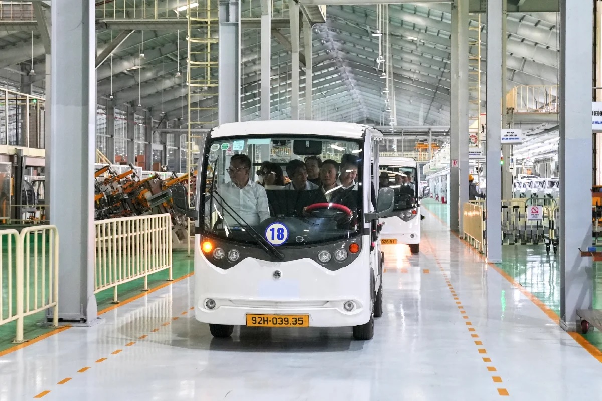 Qu&yacute; Kh&aacute;ch h&agrave;ng v&agrave; Qu&yacute; Đại l&yacute; tham quan c&aacute;c nh&agrave; m&aacute;y tại KCN THACO Chu Lai