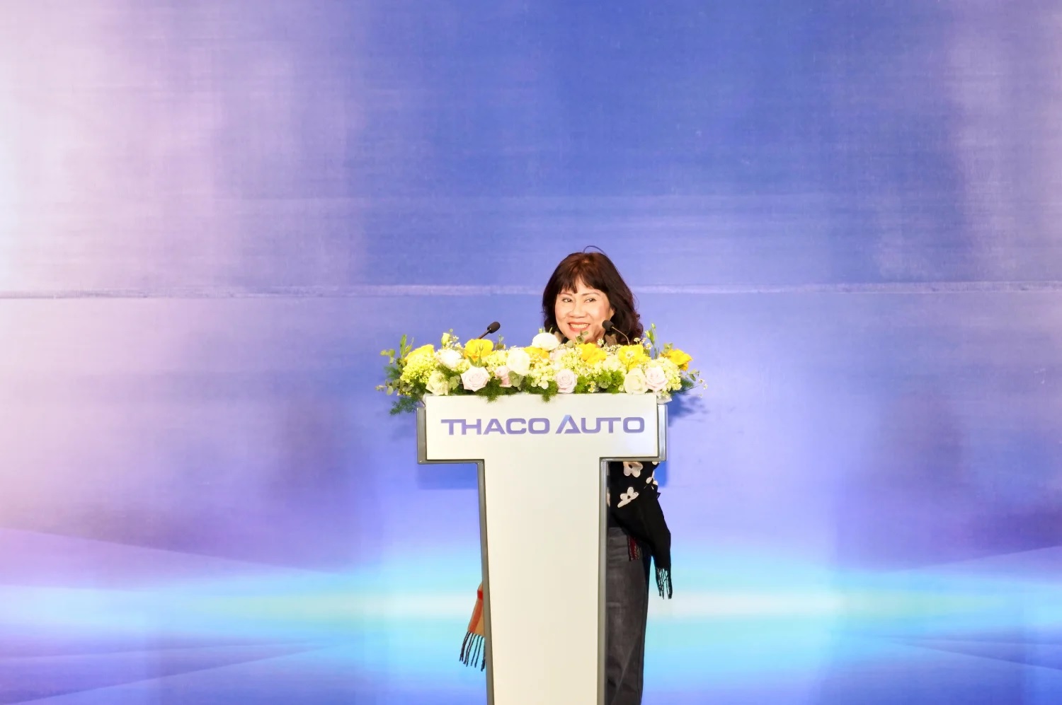 Kh&aacute;ch h&agrave;ng tham gia chia sẻ v&agrave; thảo luận tại Hội nghị Kh&aacute;ch h&agrave;ng xe Tải, xe Bus