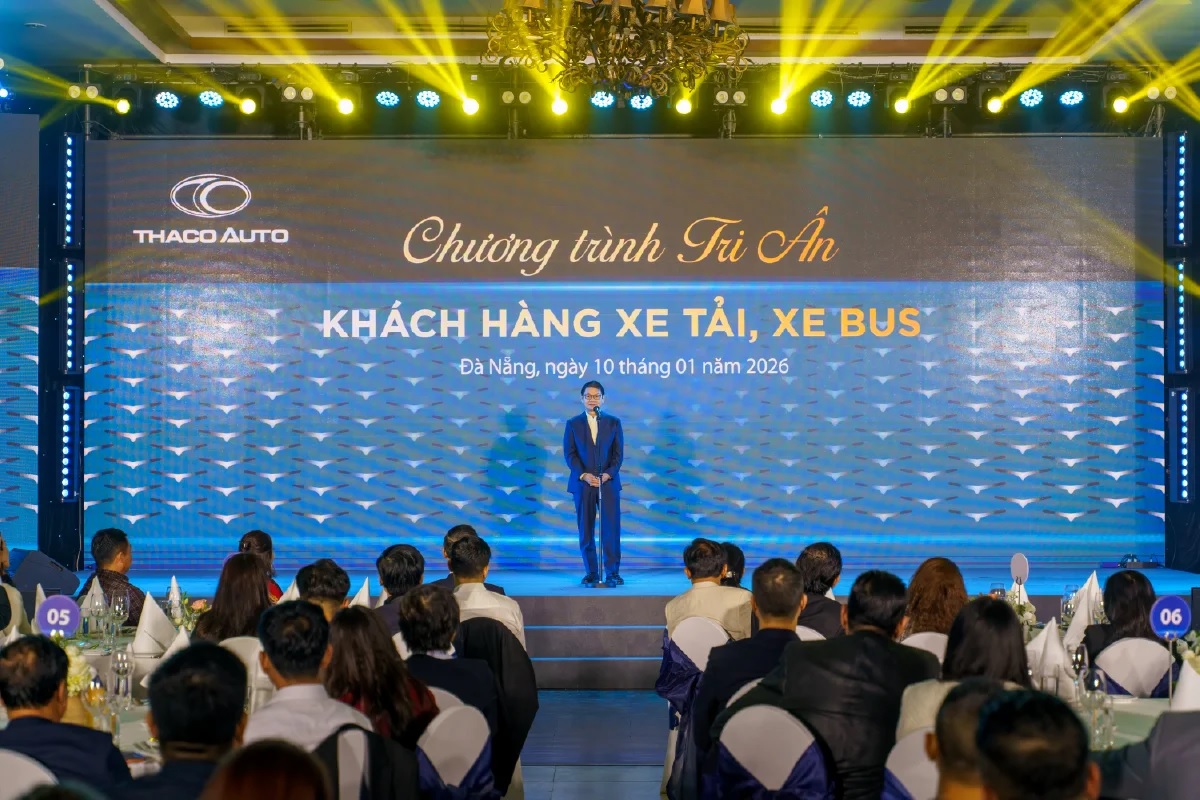 &Ocirc;ng Trần B&aacute; Dương - Chủ tịch HĐQT THACO ph&aacute;t biểu ch&agrave;o mừng tại Chương tr&igrave;nh Tri &acirc;n