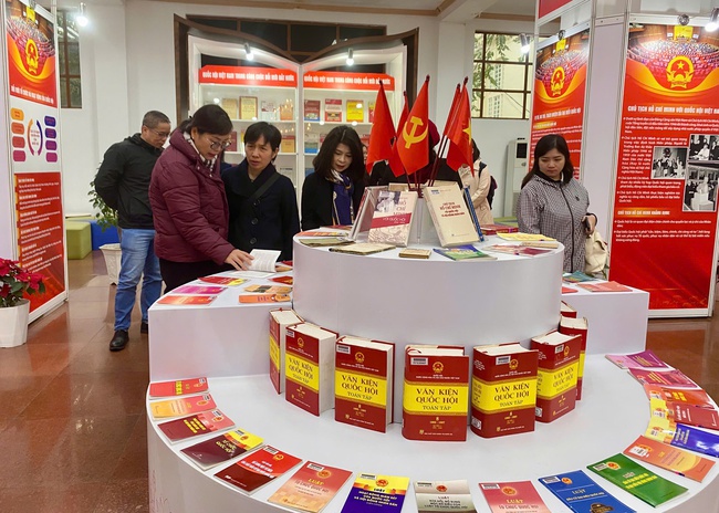 Tổ chức Triển lãm tư liệu chào mừng thành công Đại hội đại biểu toàn quốc lần thứ XIV của Đảng