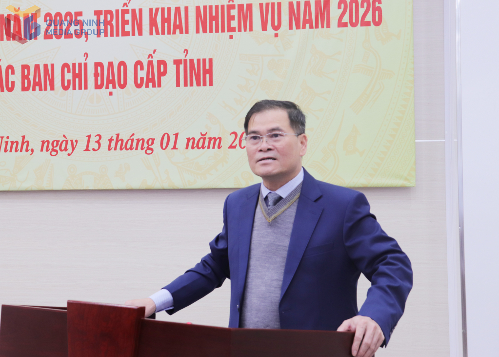 &Ocirc;ng B&ugrave;i Văn Khẳng, Ph&oacute; B&iacute; thư Tỉnh uỷ, Chủ tịch UBND tỉnh Quảng Ninh ph&aacute;t biểu chỉ đạo tại hội nghị