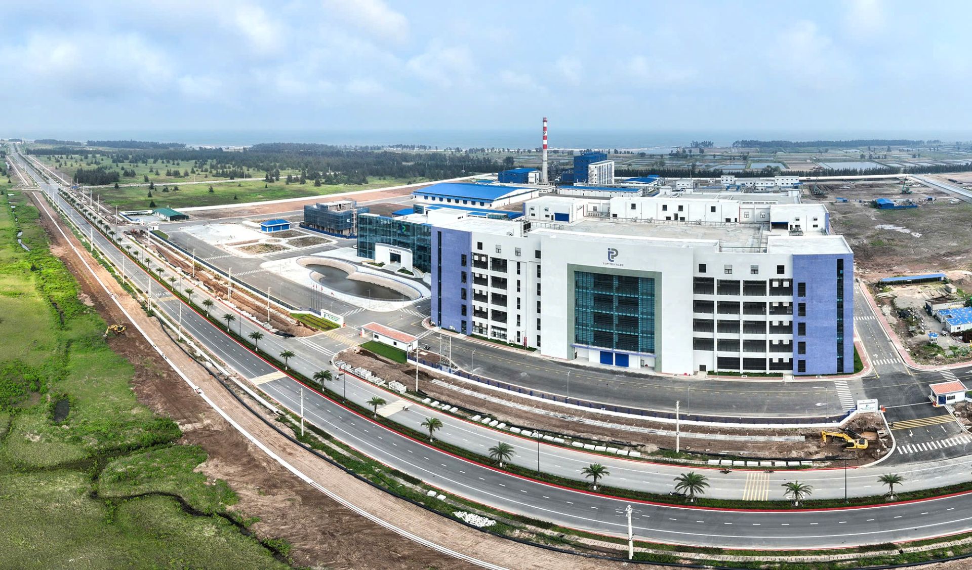 C&ocirc;ng ty TNHH C&ocirc;ng ty TNHH TOP Textiles (Khu c&ocirc;ng nghiệp Dệt may Rạng Đ&ocirc;ng) l&agrave; một trong những nh&agrave; m&aacute;y dệt kim lớn nhất miền Bắc Việt Nam.