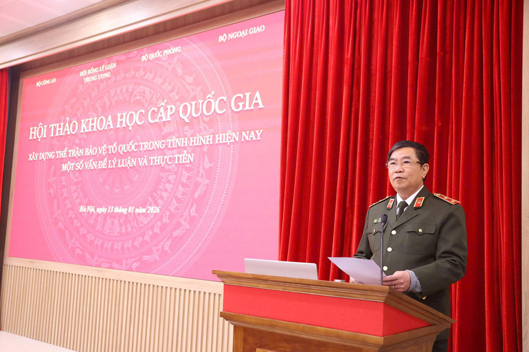 Đại biểu ph&aacute;t biểu tại hội thảo.