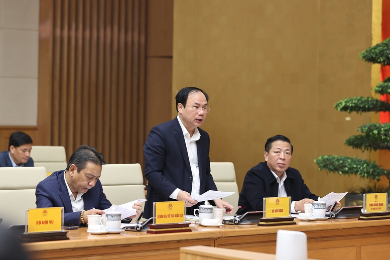 Thứ trưởng Bộ Xây dựng Nguyễn Văn Sinh báo cáo tại Phiên họp - Ảnh: VGP/Nhật Bắc Thứ trưởng Bộ Xây dựng Nguyễn Văn Sinh báo cáo tại Phiên họp - Ảnh: VGP/Nhật Bắc