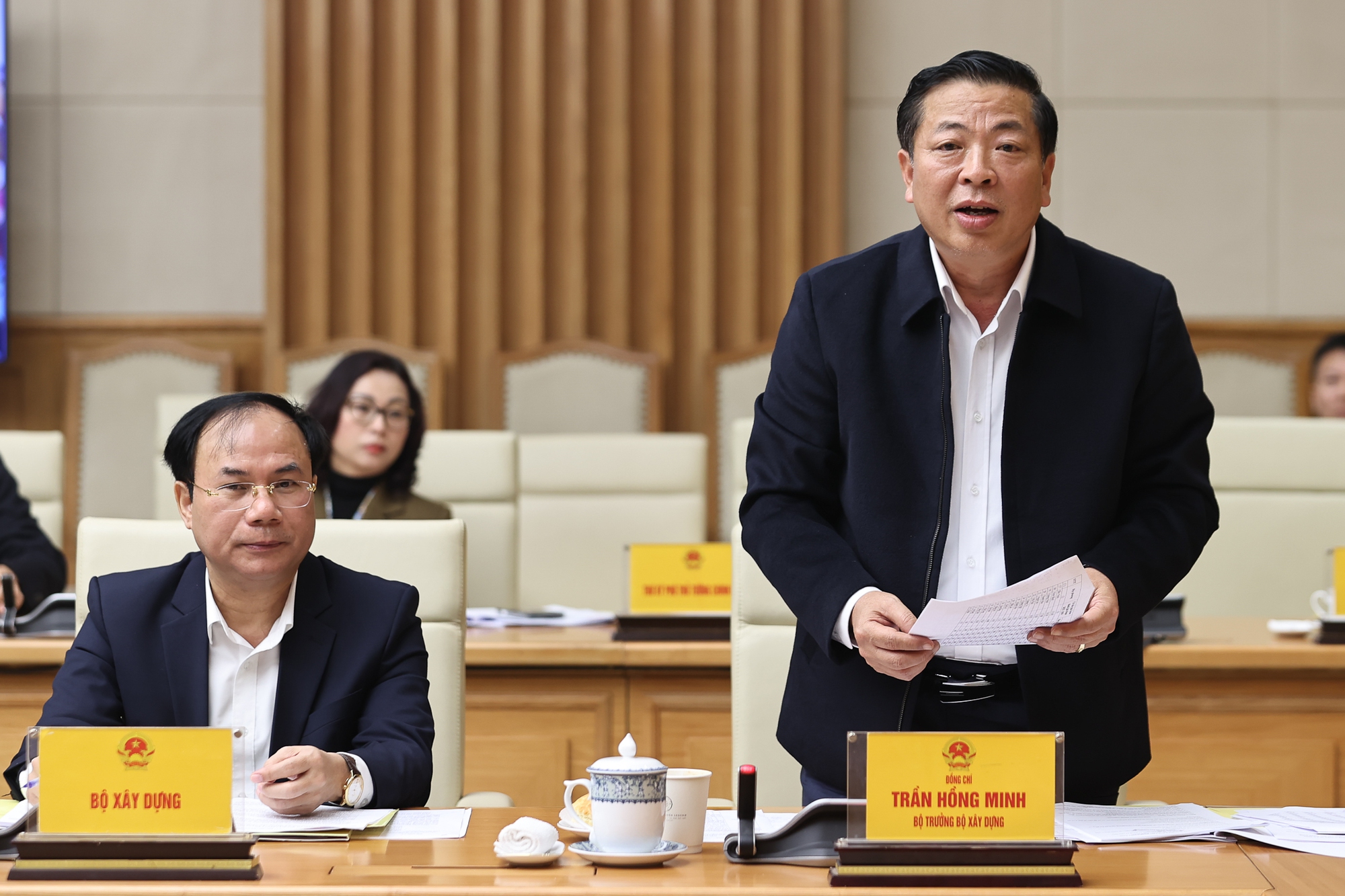 Bộ trưởng Bộ X&acirc;y dựng Trần Hồng Minh ph&aacute;t biểu tại Phi&ecirc;n họp