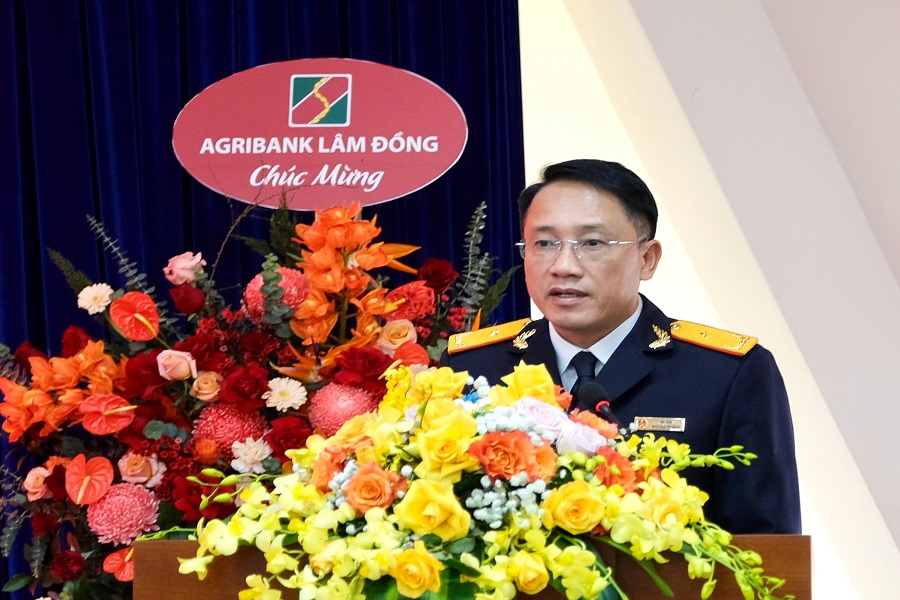 Phó Cục trưởng Cục thuế Mai Sơn phát biểu tại hội nghị Phó Cục trưởng Cục thuế Mai Sơn phát biểu tại hội nghị