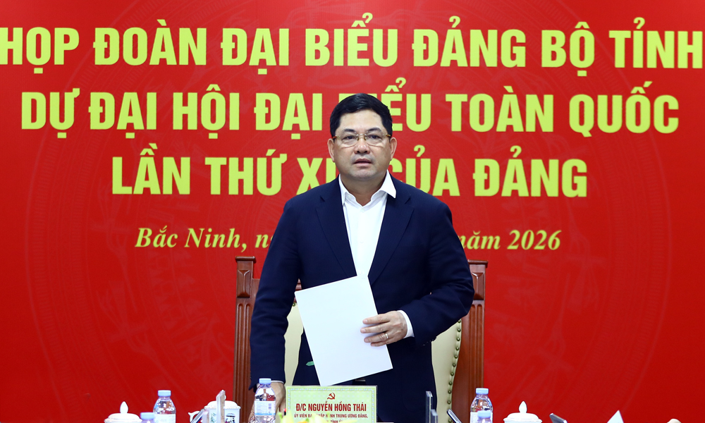 Đồng ch&iacute; Nguyễn Hồng Th&aacute;i, Ủy vi&ecirc;n Trung ương Đảng, B&iacute; thư Tỉnh ủy, Trưởng Đo&agrave;n ph&aacute;t biểu tại buổi họp.