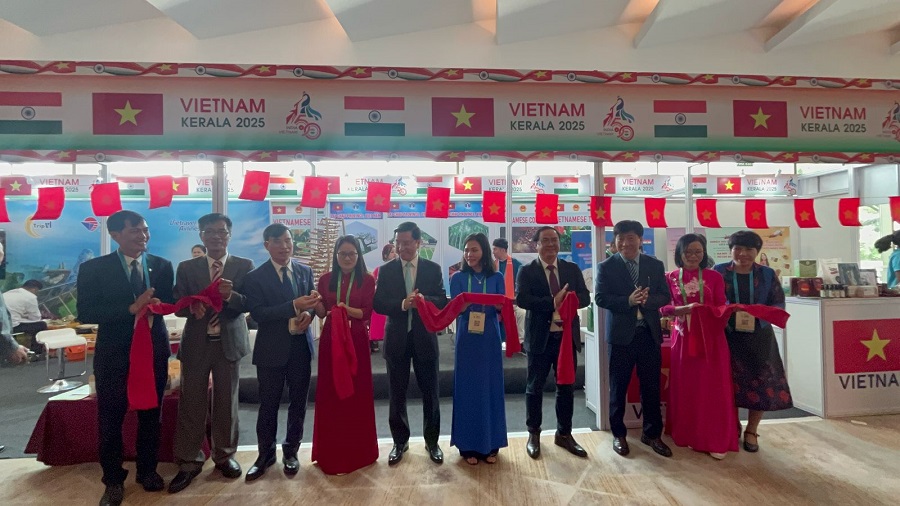 Gian h&agrave;ng triển l&atilde;m Việt Nam tại Hội nghị Thượng đỉnh Đầu tư To&agrave;n cầu Kerala Summit 2025