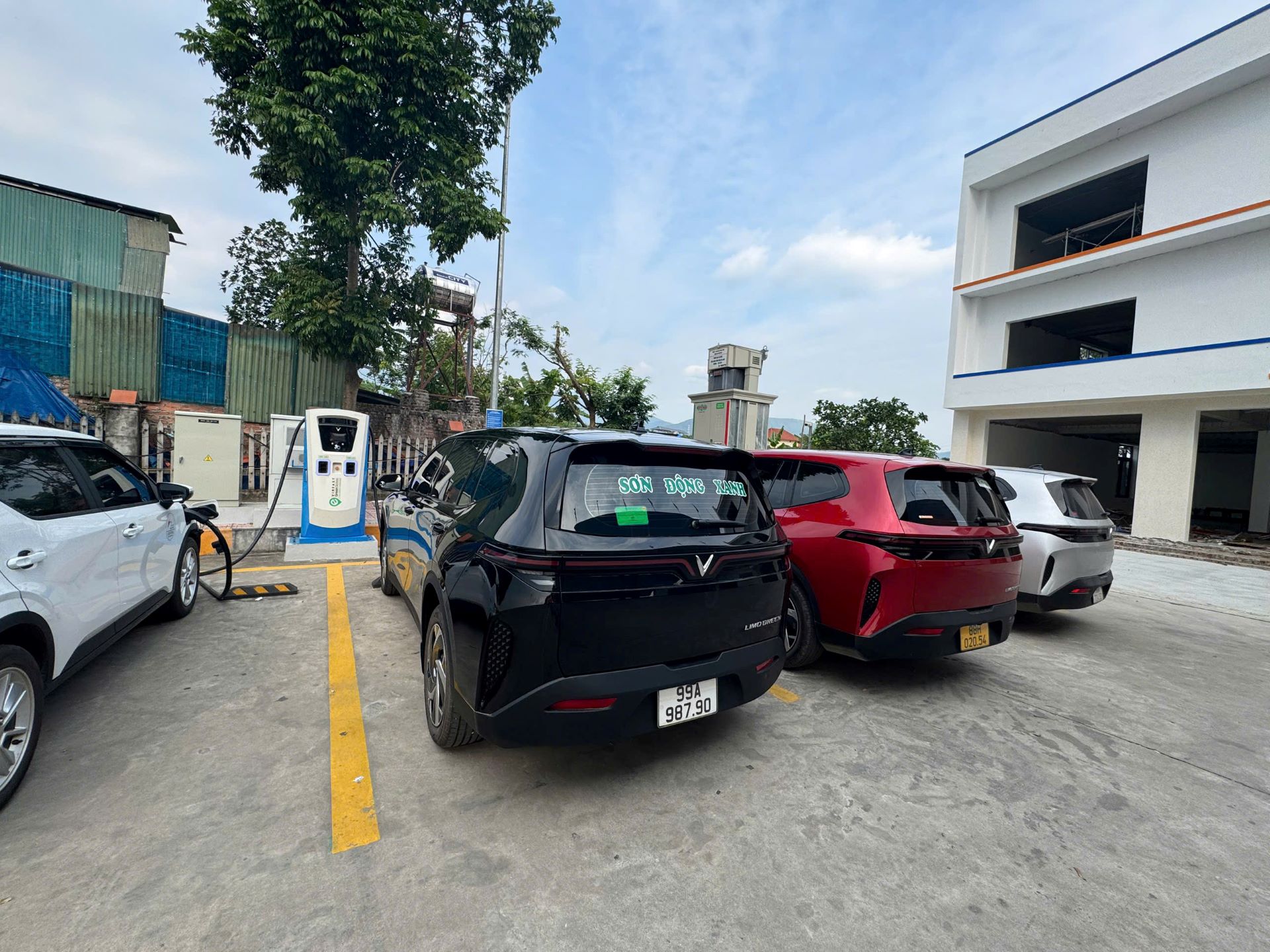 Khả năng tối ưu lợi nhuận của xe điện tạo động lực cho anh Tịnh đầu tư th&ecirc;m Limo Green.