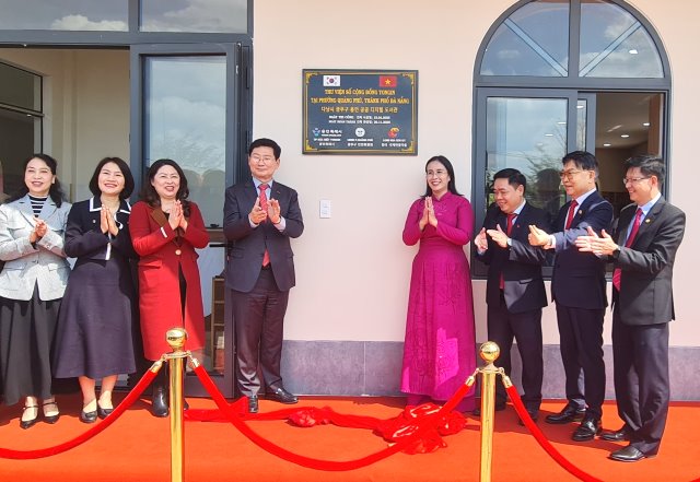 Đà Nẵng: Đưa thư viện số cộng đồng Yongin tại phường Quảng Phú vào hoạt động