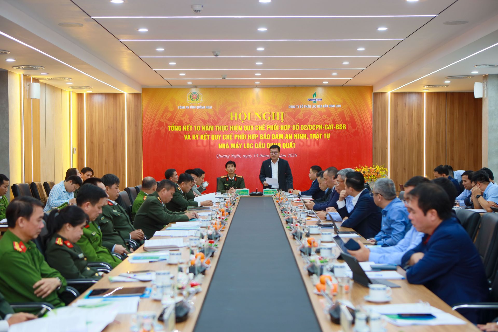 Tổng Gi&aacute;m đốc BSR Nguyễn Việt Thắng nhấn mạnh vai tr&ograve; c&ocirc;ng t&aacute;c phối hợp với C&ocirc;ng an tỉnh Quảng Ng&atilde;i trong c&ocirc;ng t&aacute;c đảm bảo an ninh, trật tự NMLD Dung Quất