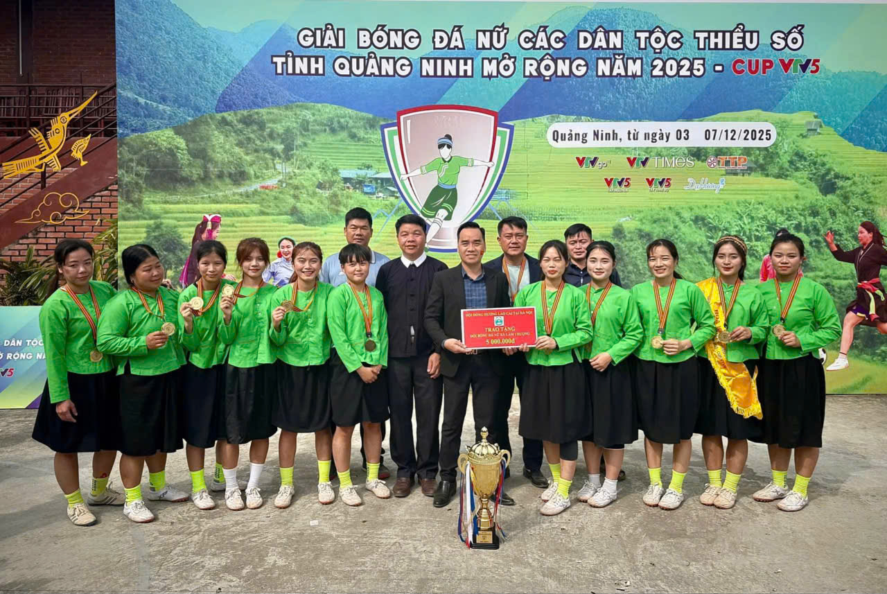 Lào Cai khen thưởng đội bóng đá nữ Lâm Thượng, lan tỏa giá trị thương hiệu vùng cao