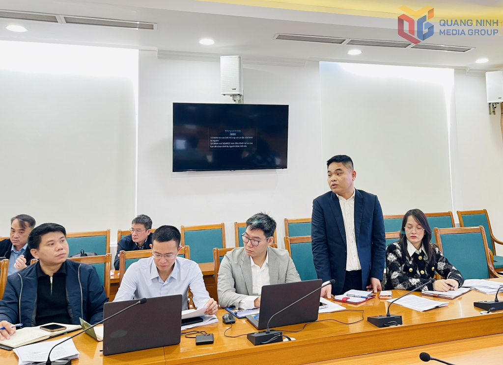 Đại diện chủ đầu tư b&aacute;o c&aacute;o tiến độ triển khai dự &aacute;n