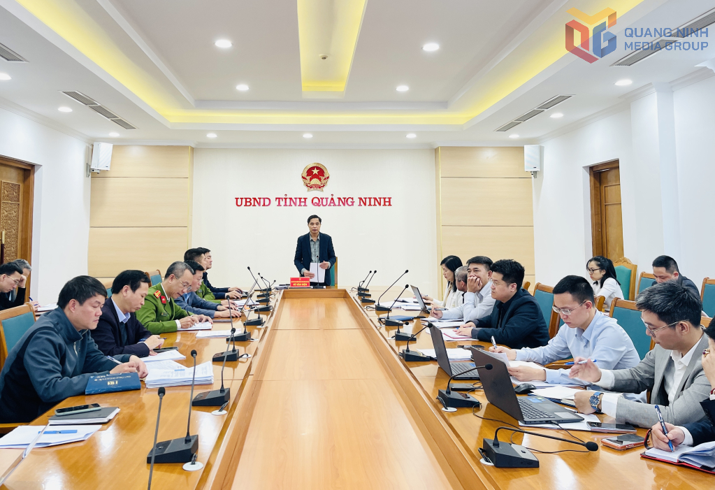 &Ocirc;ng Vũ Văn Diện, Ủy vi&ecirc;n Ban Thường vụ Tỉnh ủy, Ph&oacute; Chủ tịch Thường trực UBND tỉnh Quảng Ninh, ph&aacute;t biểu chỉ đạo tại cuộc họp