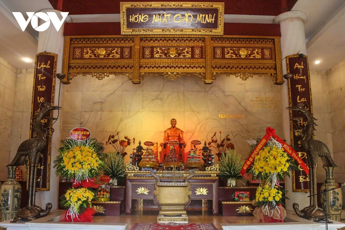 Đền thờ Chủ tịch Hồ Ch&iacute; Minh trong Khu di t&iacute;ch Quốc gia đặc biệt P&aacute;c B&oacute; được x&acirc;y dựng khang trang nơi ngọn đồi cao lộng gi&oacute;