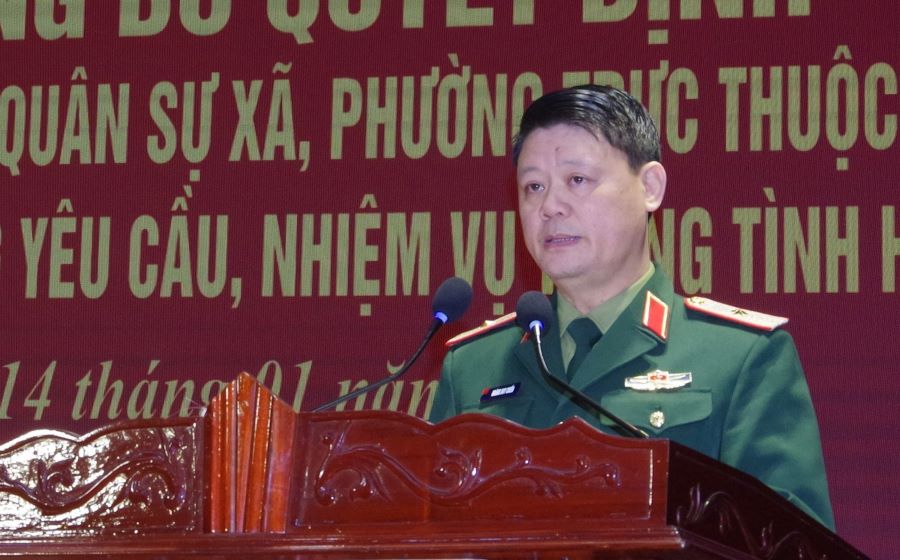 Thiếu tướng Ho&agrave;ng Duy Chiến, Ph&oacute; Tư lệnh Qu&acirc;n khu 4 ph&aacute;t biểu tại hội nghị