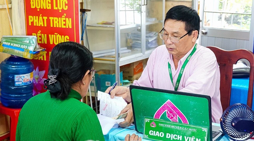 Trong lĩnh vực an sinh xã hội, hơn 21.000 lượt hộ được vay vốn chương trình nước sạch và vệ sinh môi trường nông thôn để xây dựng, cải tạo công trình phục vụ sinh hoạt Trong lĩnh vực an sinh xã hội, hơn 21.000 lượt hộ được vay vốn chương trình nước sạch và vệ sinh môi trường nông thôn để xây dựng, cải tạo công trình phục vụ sinh hoạt