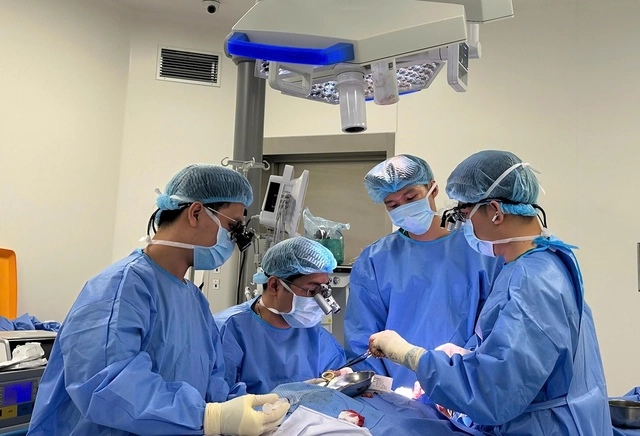Ca vi phẫu kéo dài gần 10 giờ tái tạo lưỡi cho bệnh nhân ung thư
