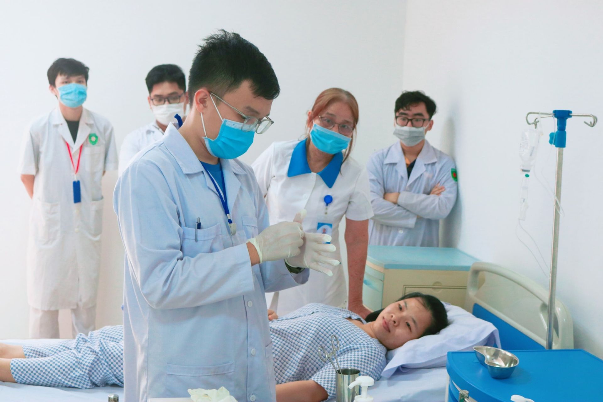 Y - dược vẫn l&agrave; ng&agrave;nh nghề ổn định với gi&aacute; trị x&atilde; hội cao