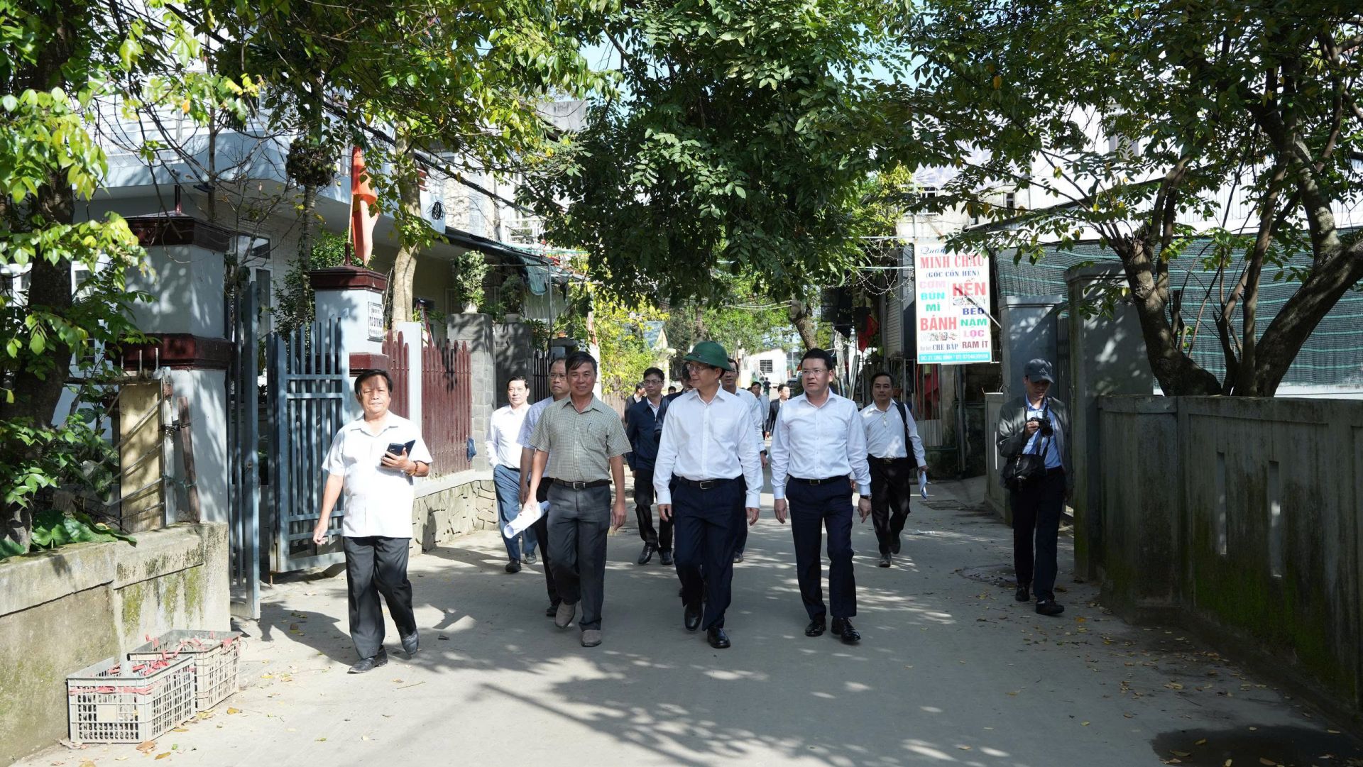 Đo&agrave;n c&ocirc;ng t&aacute;c của B&iacute; thư Th&agrave;nh phố Huế Nguyễn Đ&igrave;nh Trung khảo s&aacute;t Cồn Hến ng&agrave;y 5/1/2026