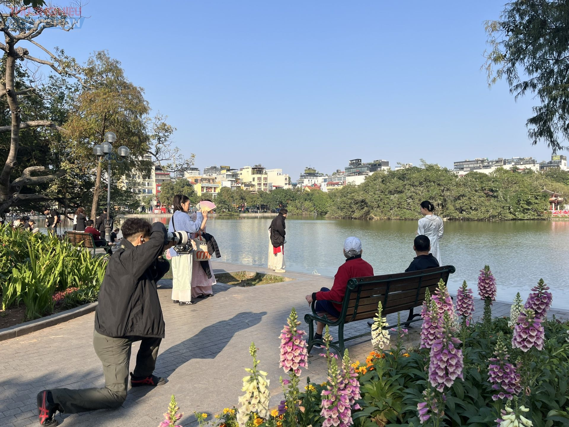 H&agrave; Nội nắng ấm