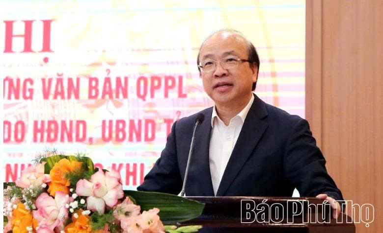 Thứ trưởng Bộ Tư ph&aacute;p Phan Ch&iacute; Hiếu ph&aacute;t biểu chỉ đạo tại hội nghị.