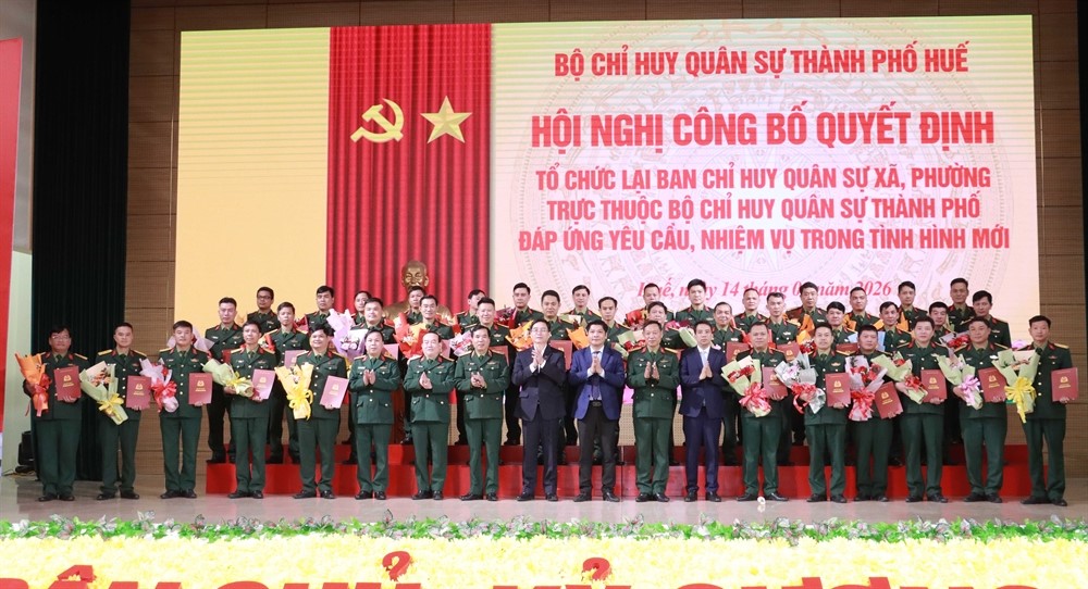 Huế: Điều động, bổ nhiệm chỉ huy trưởng quân sự 40 xã phường