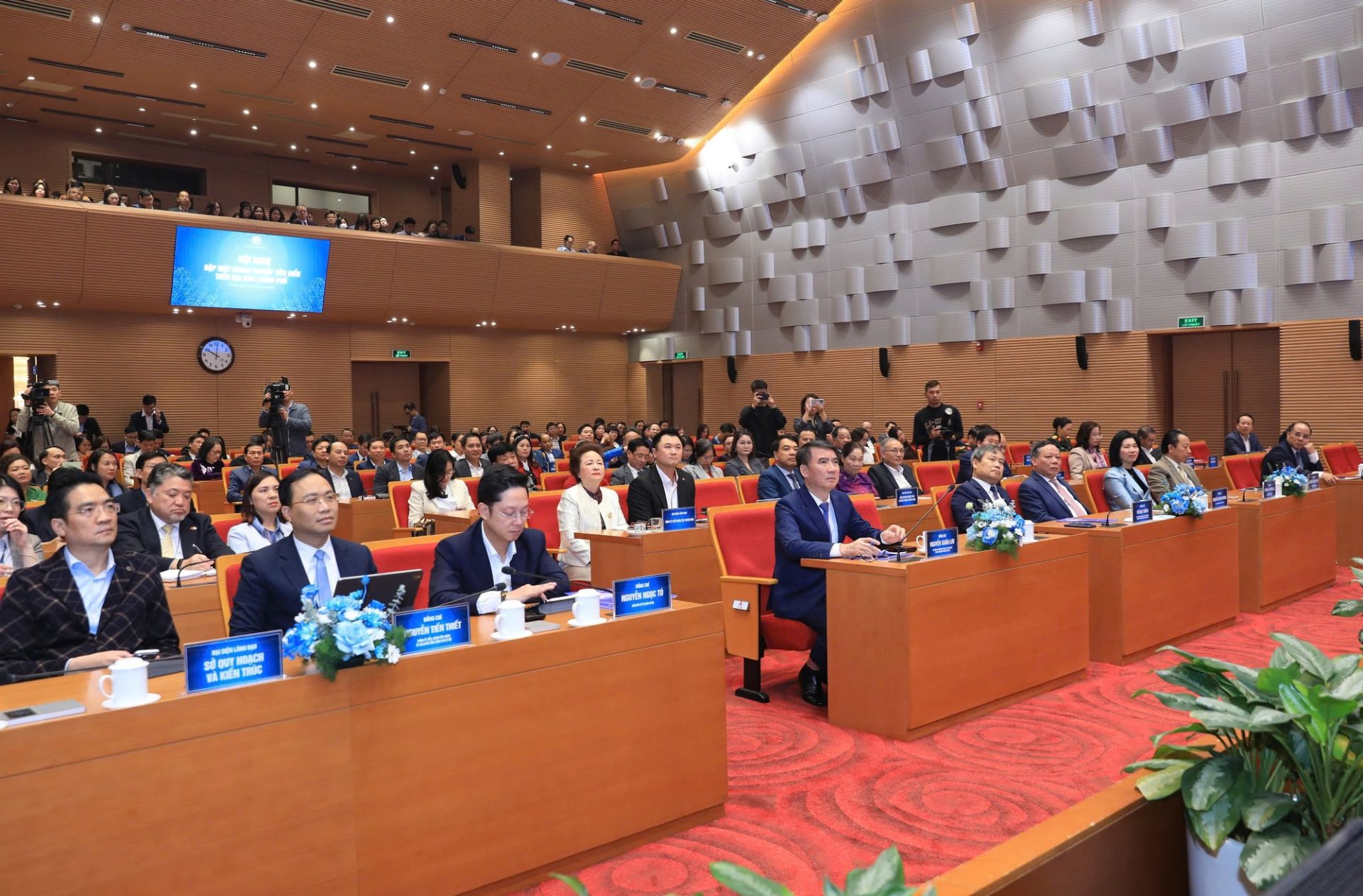 Hà Nội tôn vinh các doanh nghiệp tiêu biểu có nhiều đóng góp cho thành phố