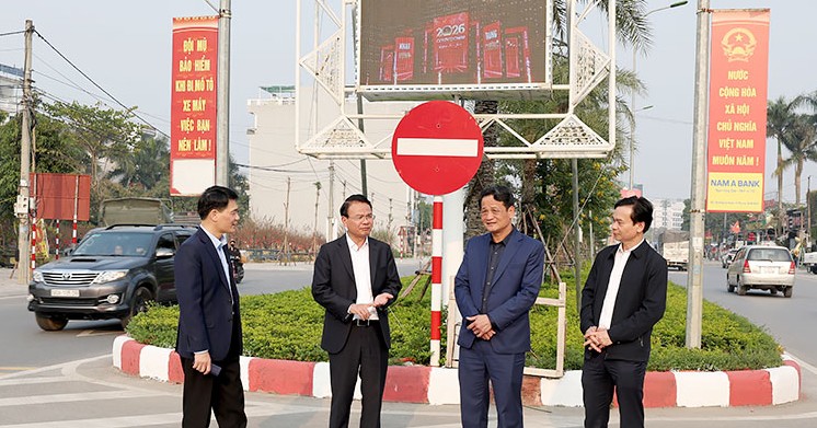 Bí thư Tỉnh ủy Ninh Bình kiểm tra công tác tuyên truyền Đại hội XIV của Đảng