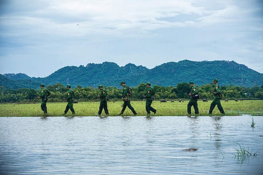 Tuần tra khu vực bi&ecirc;n giới