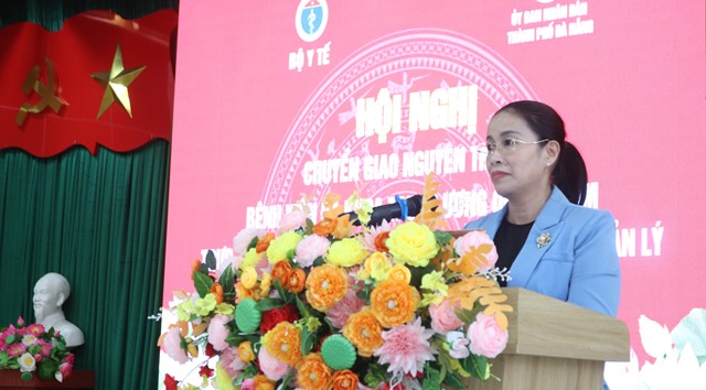 Ph&oacute; Chủ tịch UBND TP. Đ&agrave; Nẵng Nguyễn Thị Anh Thi ph&aacute;t biểu tại hội nghị tiếp nhận.