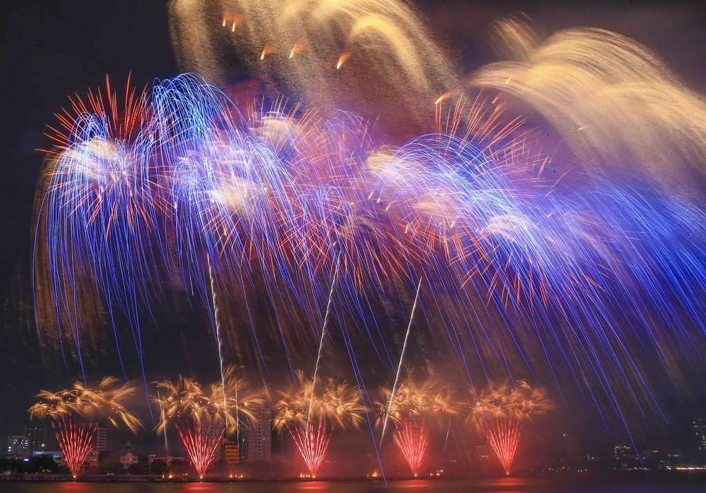 Sun Group l&agrave; đơn vị t&agrave;i trợ cho trận địa ph&aacute;o hoa quy m&ocirc; gần 10.000 quả tại s&acirc;n vận động quốc gia Mỹ Đ&igrave;nh. (Ảnh minh họa: &Aacute;nh Dương)