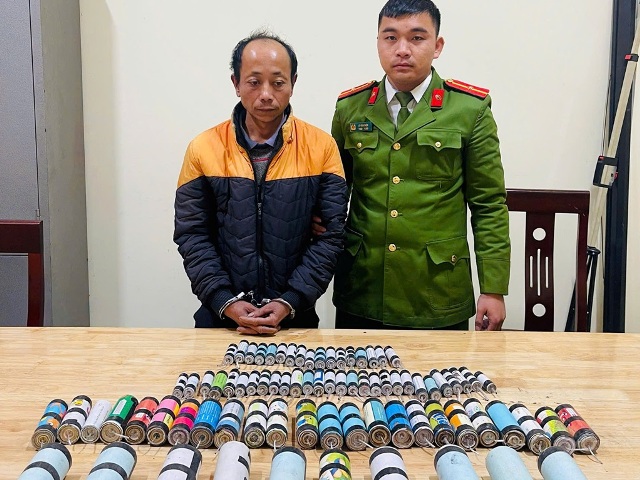 &ocirc;ng an x&atilde; Ch&acirc;u B&igrave;nh thu giữ hơn 7kg ph&aacute;o nổ tự chế.