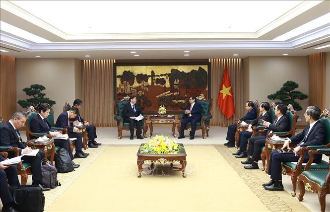 Thủ tướng Phạm Minh Ch&iacute;nh tiếp &ocirc;ng Hayashi Yoshimasa, Bộ trưởng Nội vụ v&agrave; Truyền th&ocirc;ng Nhật Bản. Ảnh: Dương Giang/TTXVN