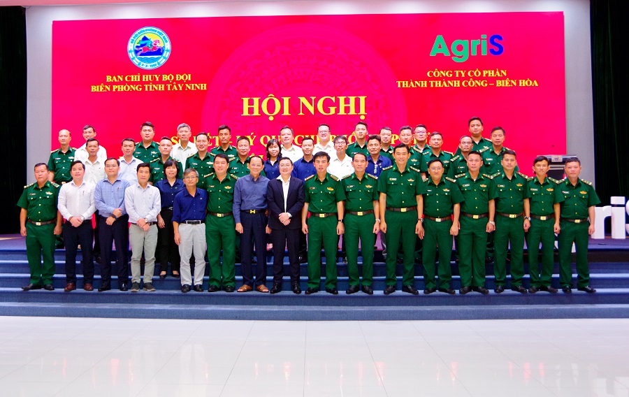 Hai đơn vị chụp ảnh lưu niệm