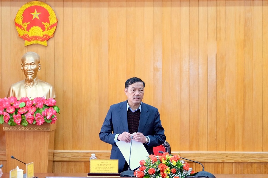 Đồng ch&iacute; L&ecirc; Trọng Y&ecirc;n, Ủy vi&ecirc;n Ban Thường vụ Tỉnh ủy, Ph&oacute; Chủ tịch Thường trực UBND tỉnh L&acirc;m Đồng chủ tr&igrave; buổi l&agrave;m việc