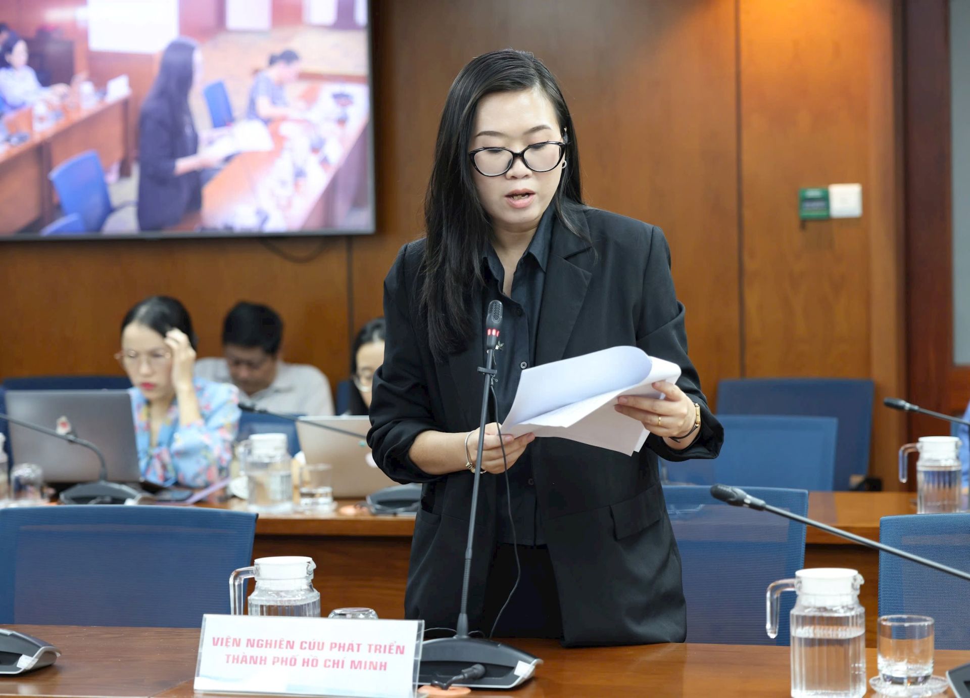 Viện Nghi&ecirc;n cứu Ph&aacute;t triển TP. HCM đưa ra nhiều giải ph&aacute;p tổng thể để Th&agrave;nh phố đạt mục ti&ecirc;u ph&aacute;t triển trong những năm tới.