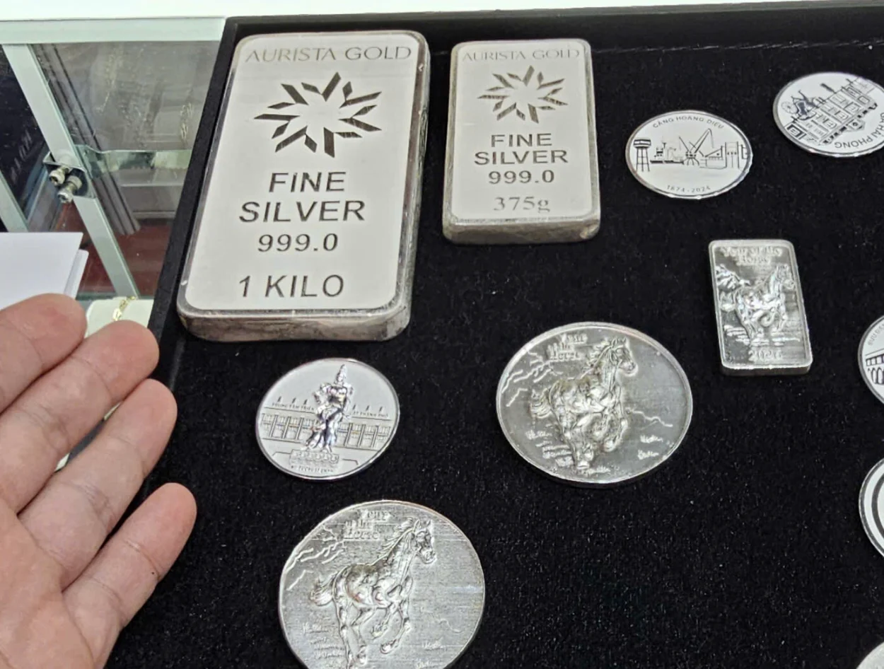 Gi&aacute; bạc h&ocirc;m nay 16/1: Đồng loạt giảm, bạc thế giới l&ugrave;i về 88,17 USD/ounce (Ảnh minh họa)