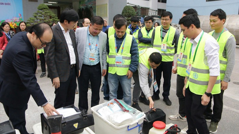 L&atilde;nh đạo Sở Y tế H&agrave; Nội kiểm tra trang thiết bị, thuốc, h&oacute;a chất đ&aacute;p ứng c&ocirc;ng t&aacute;c y tế phục vụ Đại hội XIV của Đảng.