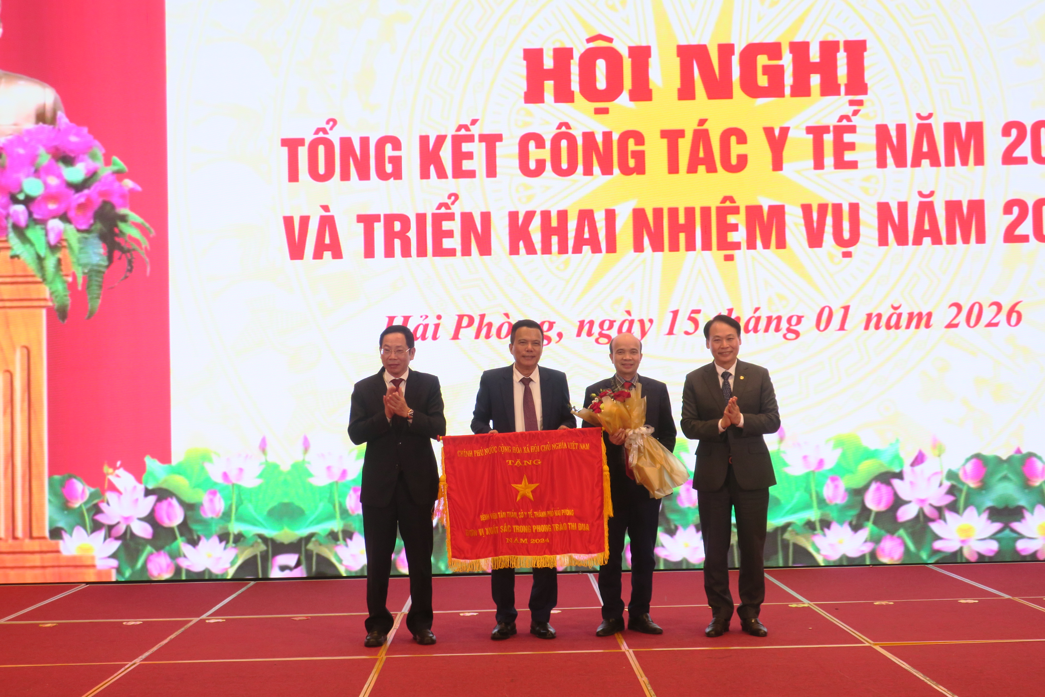 Bệnh viện T&acirc;m thần Hải Ph&ograve;ng được Ch&iacute;nh phủ tặng Cờ đơn vị xuất sắc trong phong tr&agrave;o thi đua năm 2024.